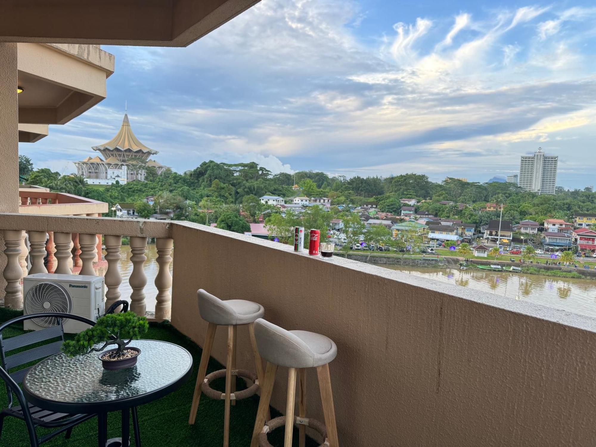 קוצ'ינג Riverview Home @Waterfront Kch מראה חיצוני תמונה