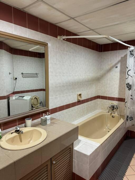 קוצ'ינג Riverview Home @Waterfront Kch מראה חיצוני תמונה