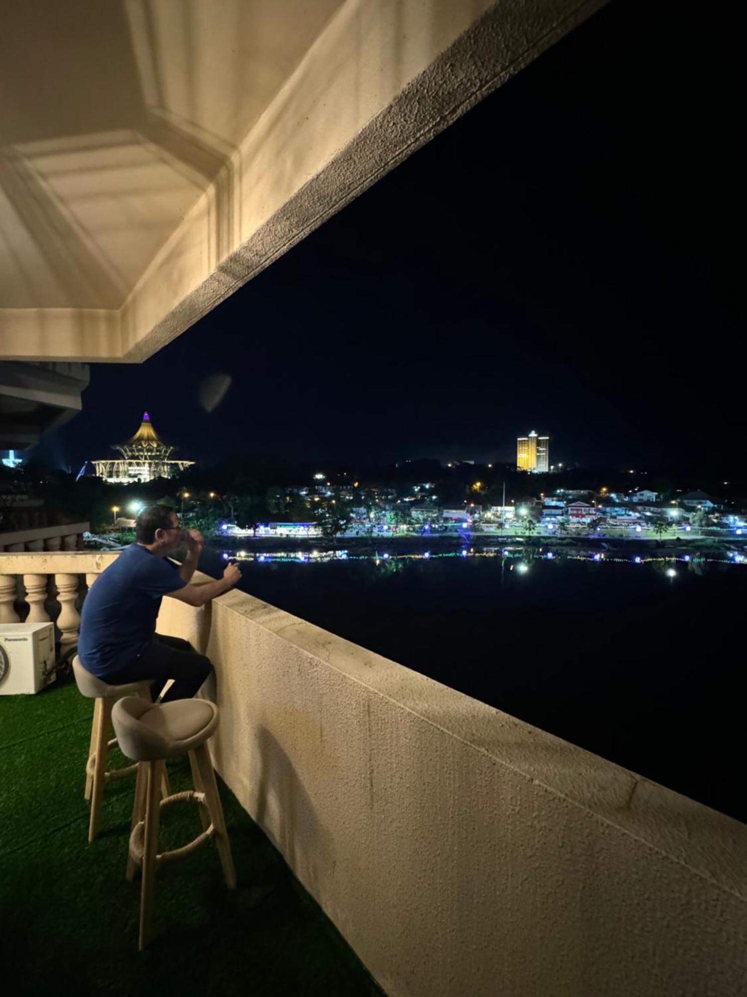 קוצ'ינג Riverview Home @Waterfront Kch מראה חיצוני תמונה