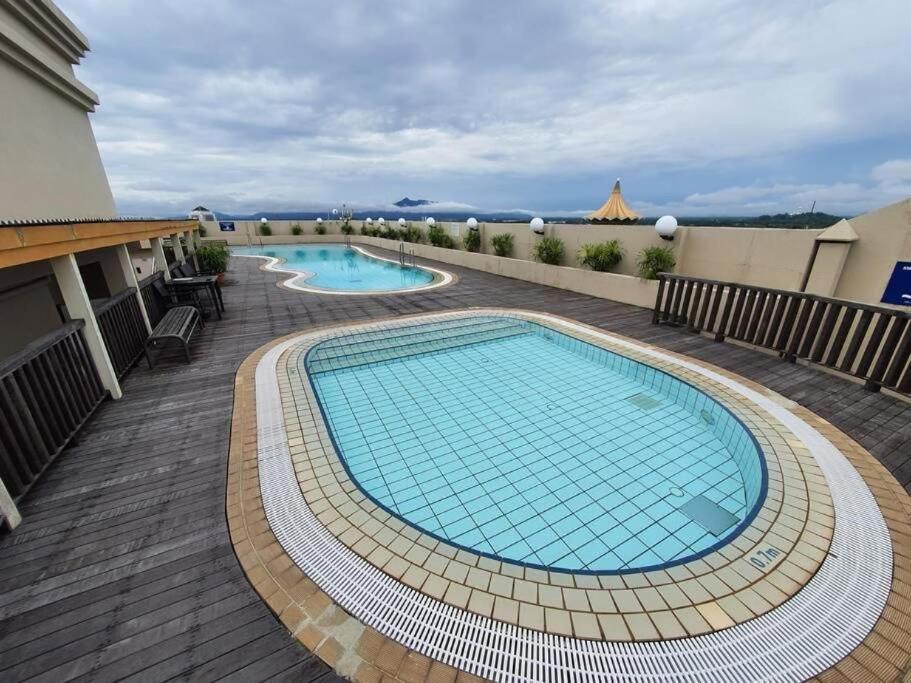 קוצ'ינג Riverview Home @Waterfront Kch מראה חיצוני תמונה